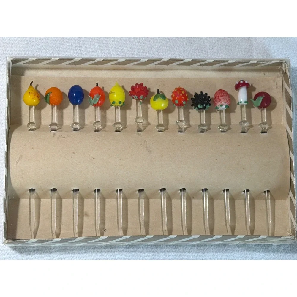 Unbranded vintage hand
